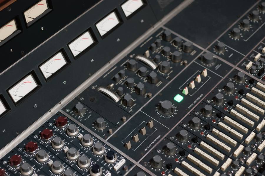 virtue-and-vice-neve-8026-2254-compressors.jpg