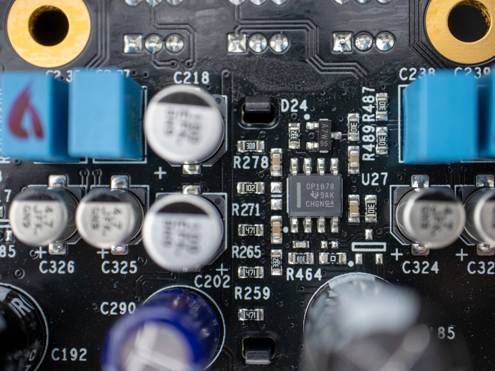 https://ko.ifixit.com/Teardown/Solid+State+Logic+SSL+2+Teardown/135354 https://ko.ifixit.com/Teardown/Solid+State+Logic+SSL+2+Teardown/135354